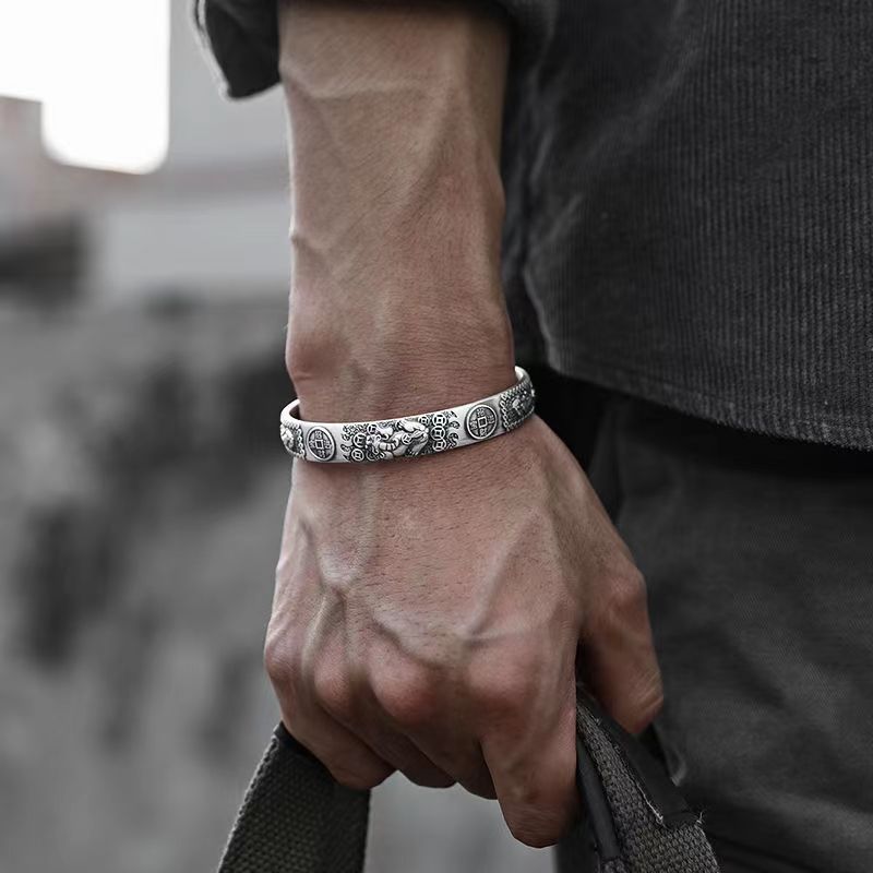 Brazalete con apertura tallada - Coordinates Bracelet reseña y precio